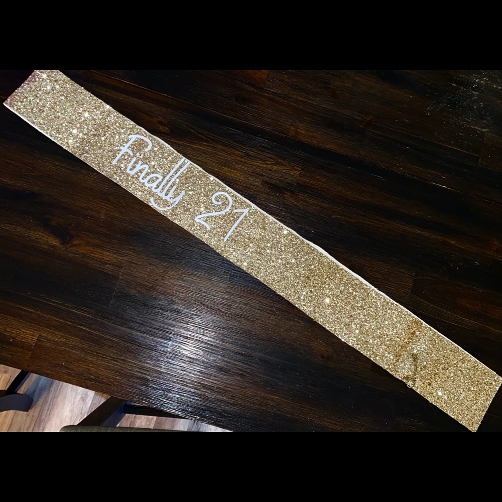 ✨✨Gold Glitter Sash “Finally 21”✨✨